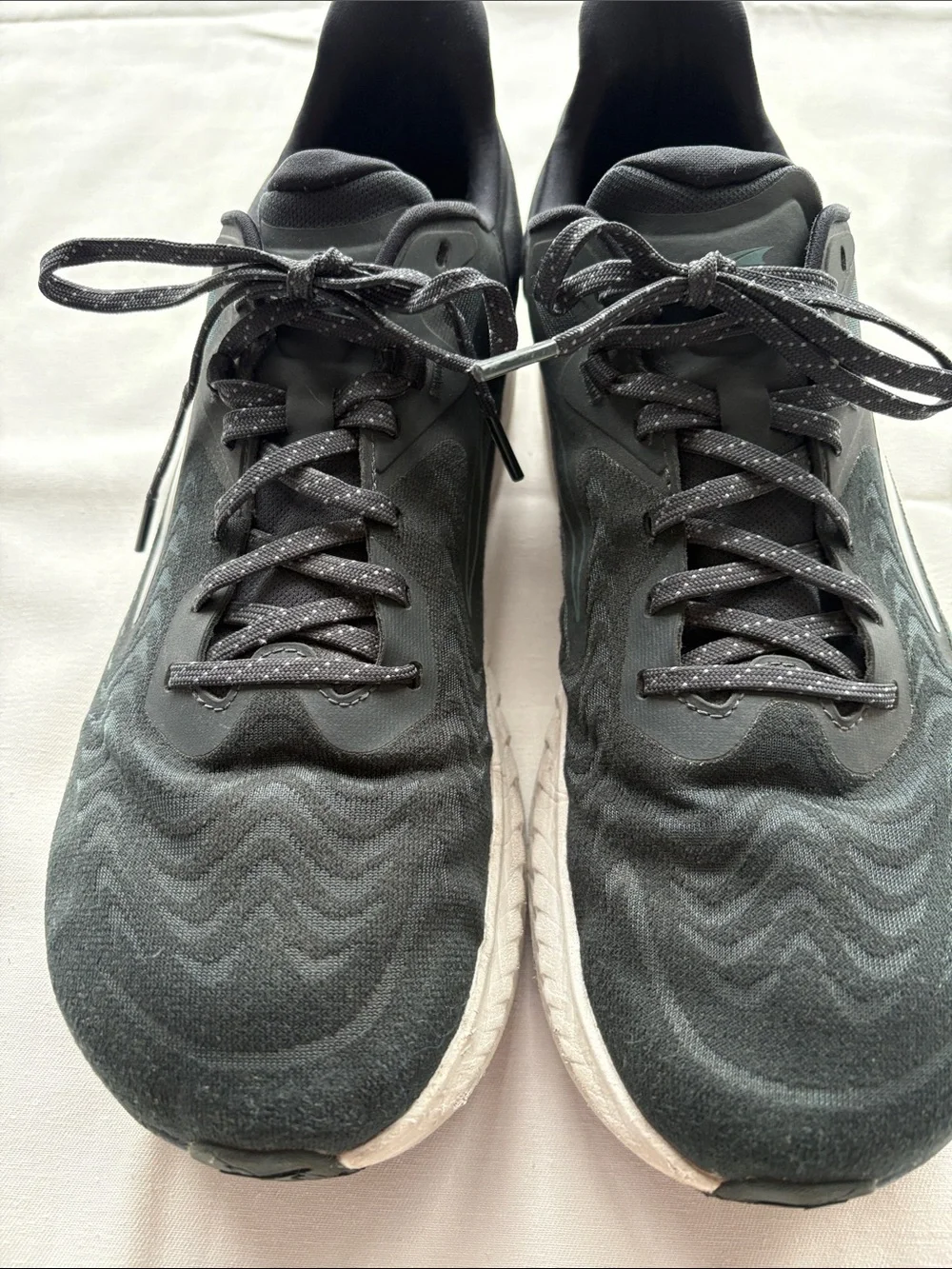 Men’s 11.5. Altra Black and White Road Running Shoes